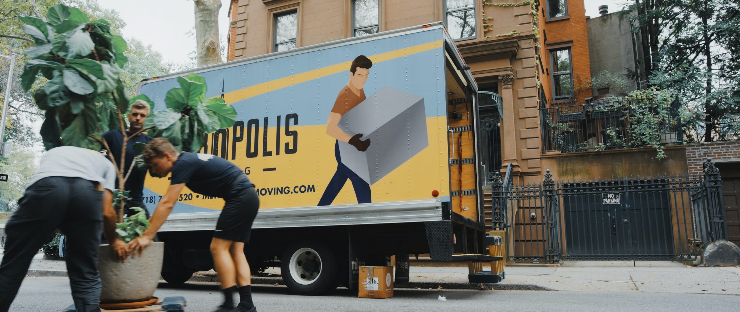 The Benefits of Hiring a Local Moving Service